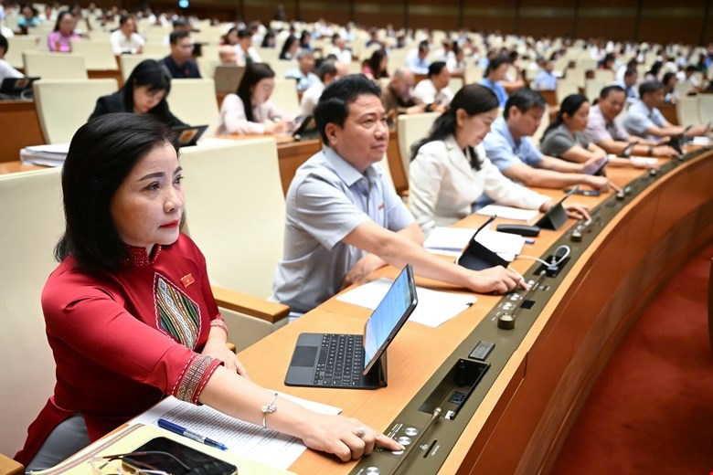 Quốc hội thông qua luật, "nới lỏng" quy định nhập quốc tịch Việt Nam